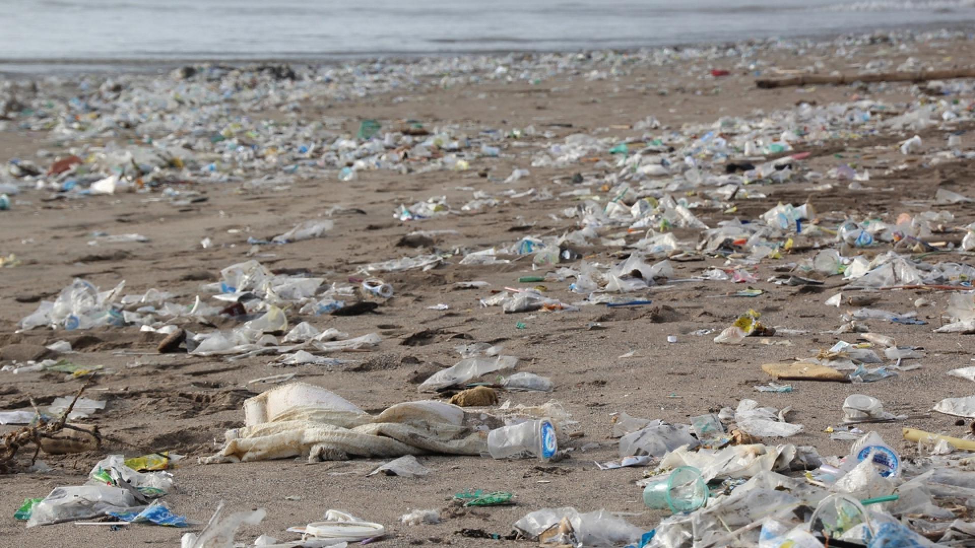 Plastikmüll am Strand